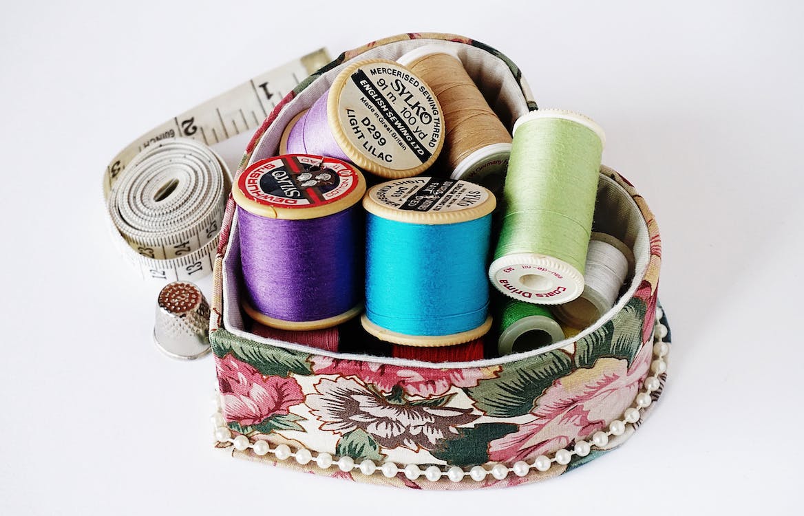 Assorted-color-Threads-with-Case