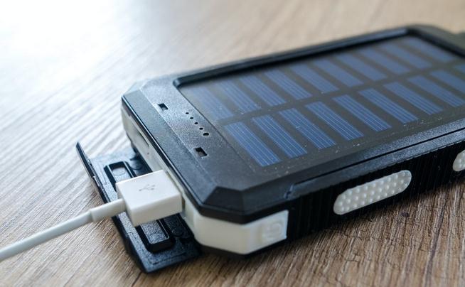 Why is it Important to Keep Your Phone Charged While Traveling?
