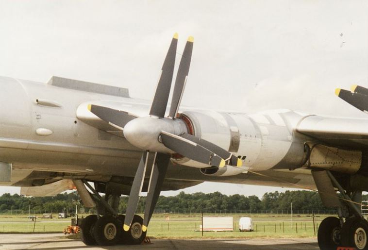 turboprop aircraft, white turboprop aircraft, huge aircraft