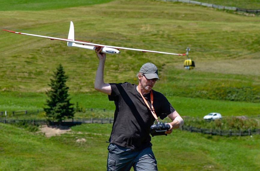 A Basic Glider plane being flown with a glider radio. Note that it does not have a proper engine