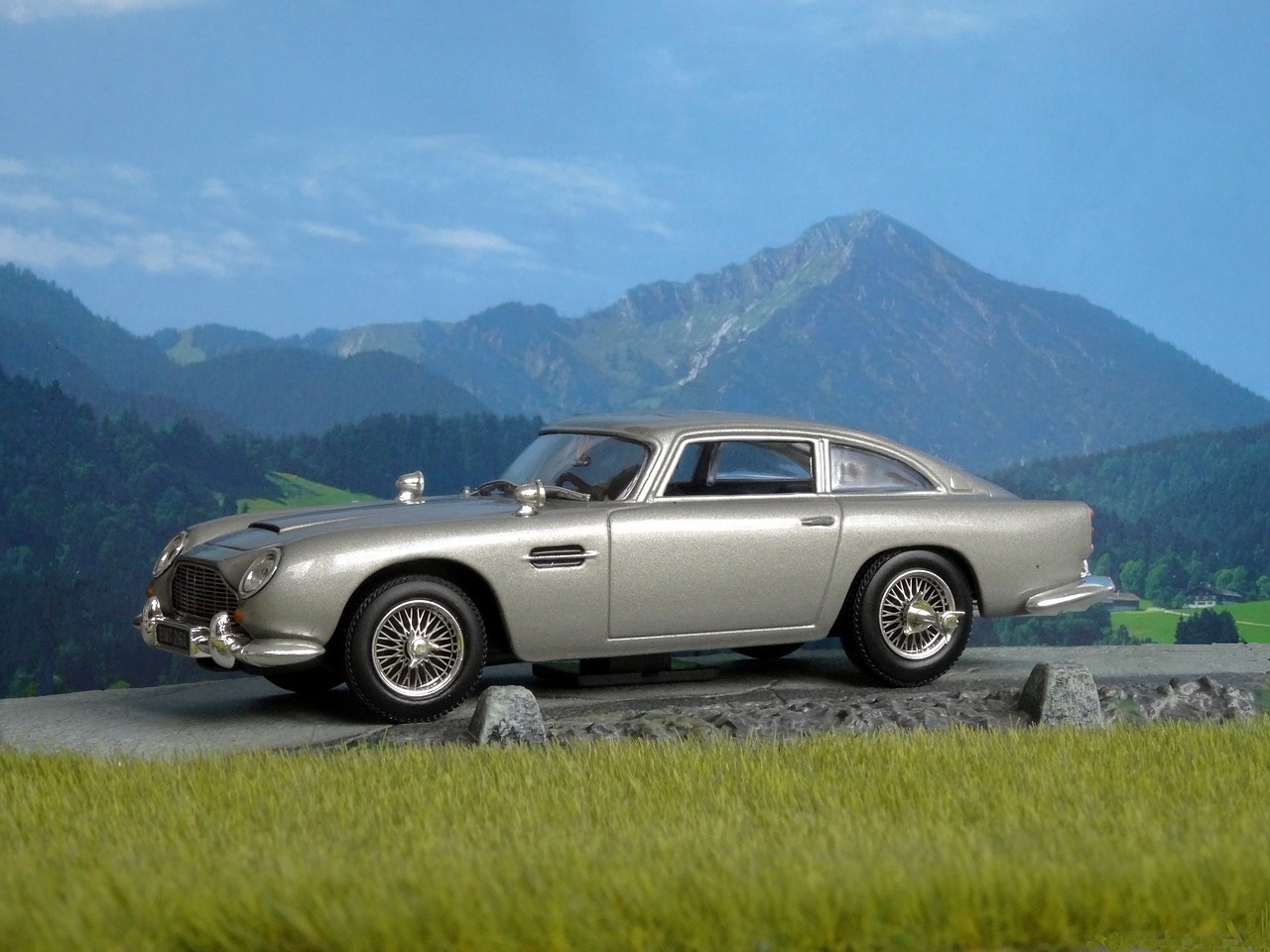 James Bond and Aston Martin